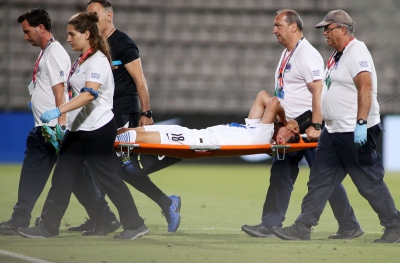 Η στιγμή που ο Λημνιός αποχωρεί με ασθενοφόρο από το Πανθεσσαλικό! (video)