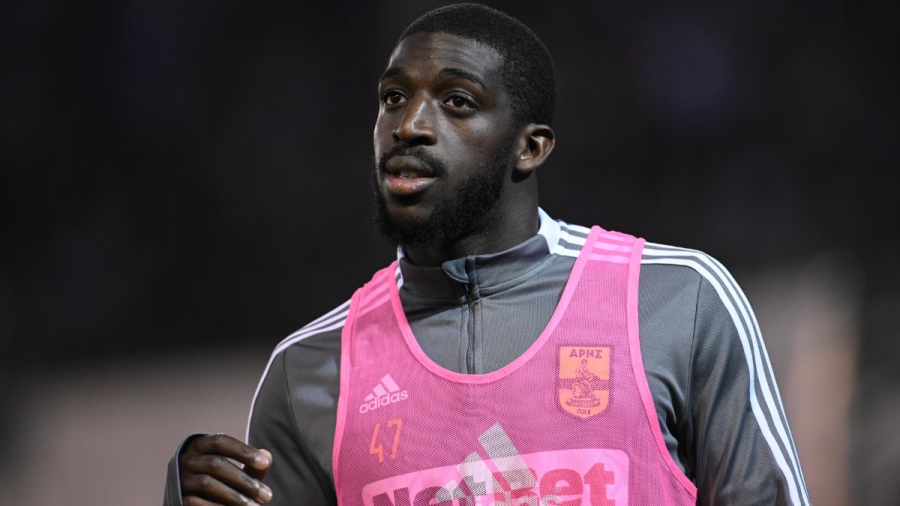 Χειρονομίες από τον Καμαρά στην κερκίδα και ένταση στη Λεωφόρο! (video)