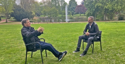 «2004 Δευτερόλεπτα»: η επετειακή σειρά εκπομπών επιστρέφει αποκλειστικά στην COSMOTE TV