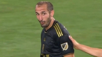 Κιελίνι: Η φοβερή αντίδρασή του μετά από απίθανο μακρινό σουτ! (video)