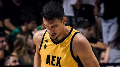 Η συγγνώμη του Λαρεντζάκη στον κόσμο της ΑΕΚ - Η κίνηση που προκάλεσε ένταση!