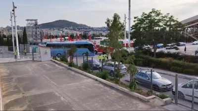 Παναθηναϊκός - Ολυμπιακός: Έφτασε χωρίς προβλήματα η αποστολή των «ερυθρόλευκων» στο ΟΑΚΑ! (video)