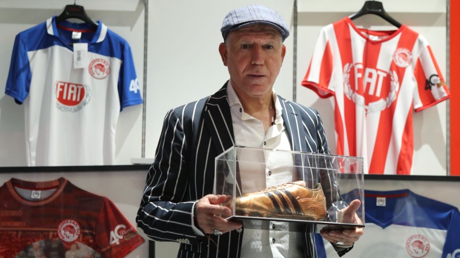 «Αναστόπουλος, 40 χρόνια από το Χάλκινο παπούτσι!»: Το συγκινητικό βίντεο του Ολυμπιακού! (video)