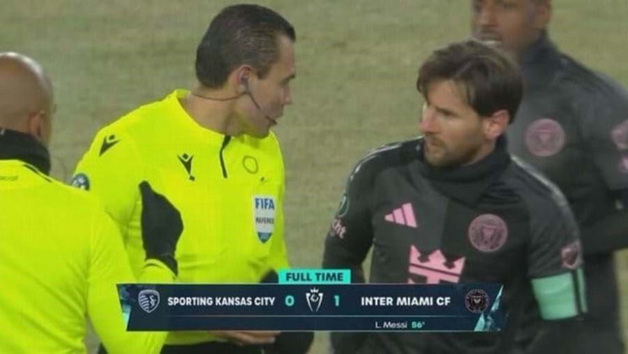 Ο Μέσι έδωσε τη φανέλα του σε διαιτητή και προκάλεσε αντιδράσεις!