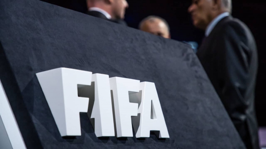 FIFA: Ετοιμάζει μέτρα για περιορισμό στις προμήθειες των ατζέντηδων