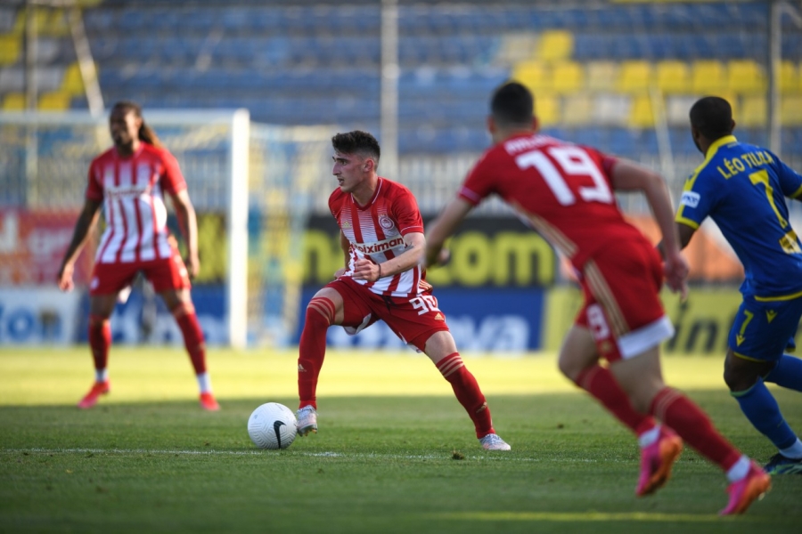 Τα «αμούστακα» καμάρια του Ολυμπιακού γίνονται… άντρες! (video)