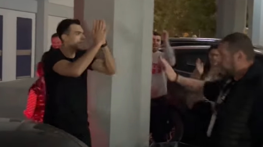 «Σλούκα, αλάνι για πάντα στο λιμάνι» από τους φίλους του Ολυμπιακού! (video)