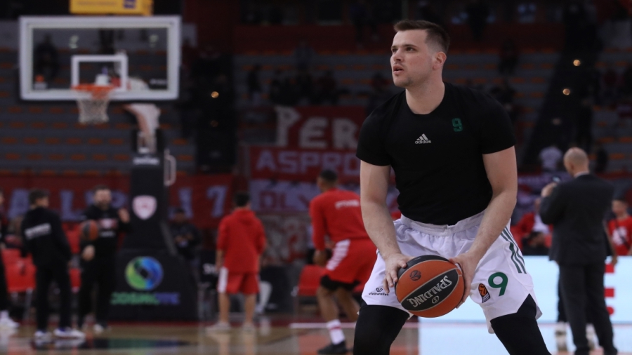 Ολυμπιακός - Παναθηναϊκός: Ο Αγραβάνης επέστρεψε στο ΣΕΦ υπό έντονες αποδοκιμασίες (video)