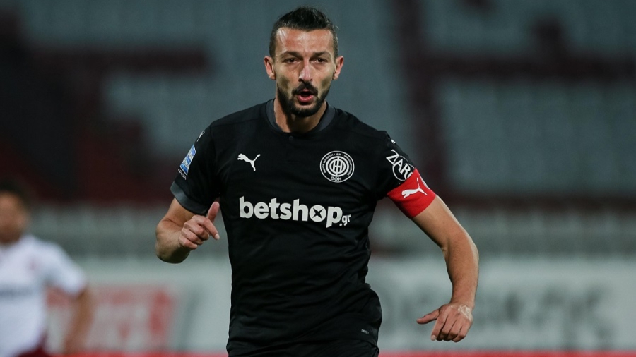 ΟΦΗ - Αστέρας Τρίπολης: Δεν «μασάει» ο Γιαννούλης - Συνέχισε στο ματς μετά από γονατιά στο κεφάλι! (video)