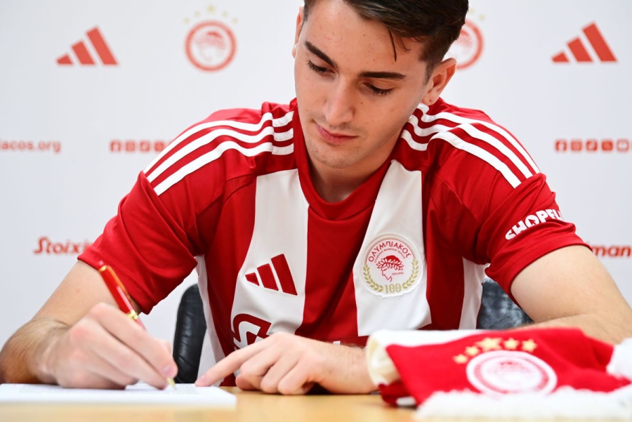 Παπακανέλλος: «Πολύ χαρούμενος για την ανανέωση, έχω στην καρδιά μου τον Ολυμπιακό!»