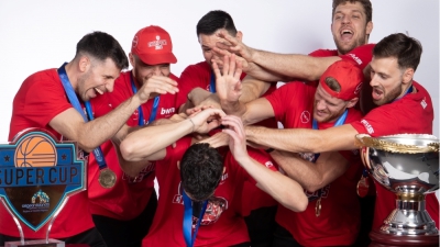 Χωρίς τον Κώστα Σλούκα η φωτογράφιση των «ερυθρολεύκων» με τα τρόπαια! (video)