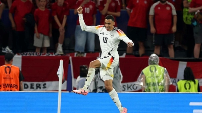 «Αγγίζει» την οκτάδα η Γερμανία με τον Μουσιάλα (2-0) στο 68’ (video)