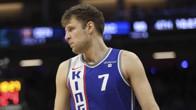 Αγωνία για Βεζένκοφ, που ξεκίνησε «ζεστός», αλλά αποχώρησε τραυματίας! (video)