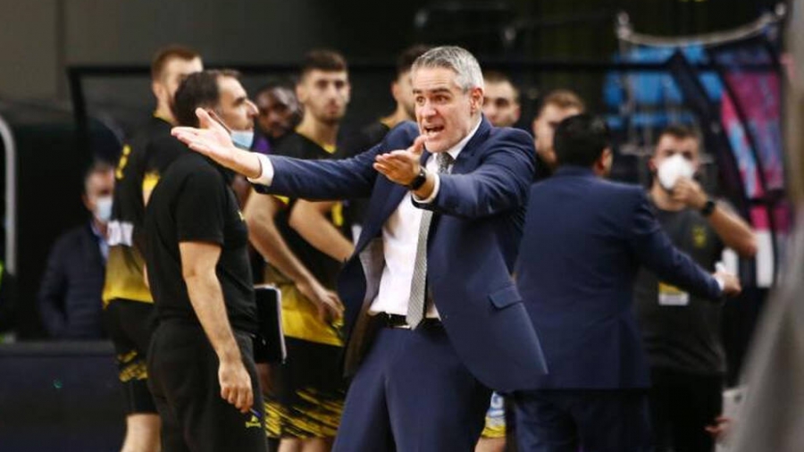 Καστρίτης: «Σε ένα ημίχρονο, δεχθήκαμε όσους πόντους δεχόμαστε σε έναν αγώνα!»