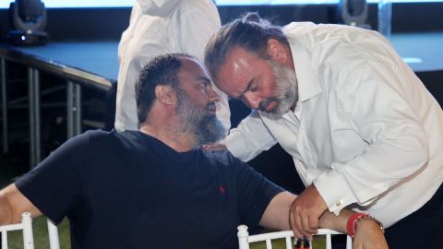 «Έλυσες το θέμα στη χασαποταβέρνα ή το βράδυ στο Μπουρνάζι;»: Αιχμηρή στιχομυθία Μαρινάκη - Ηλιόπουλου!