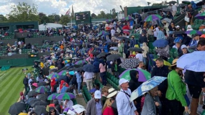 Wimbledon: Νέα διακοπή στο παιχνίδι της Σάκκαρη