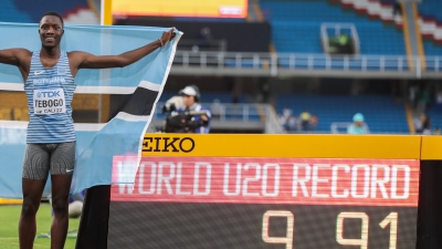 Ο Τεμπόγκο «έσπασε» το Παγκόσμιο ρεκόρ Κ20 στα 100 μέτρα, ενώ στα τελευταία 30μ. μιλούσε με τον διπλανό του! (video)