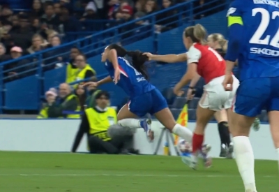 Χάος στο Τσέλσι – Άρσεναλ: Το μαλλιοτράβηγμα που έγινε viral!