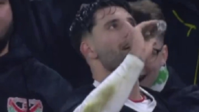 Το σφηνάκι της πρόκρισης για τον Σόμποσλαϊ, η στιγμή των προκριματικών του EURO! (video)