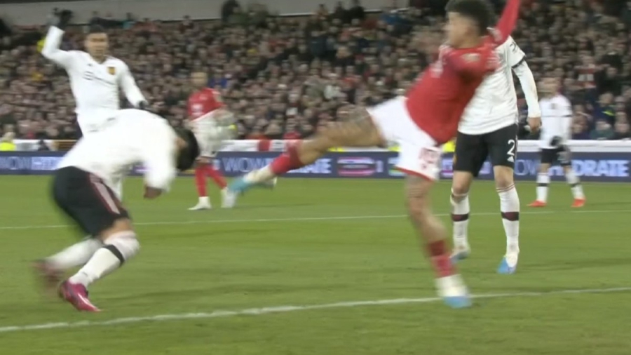 Λισάντρο Μαρτίνες: Ο ορισμός του «δεν καταλαβαίνει τίποτα», ακόμη και με δεμένο κεφάλι! (video)