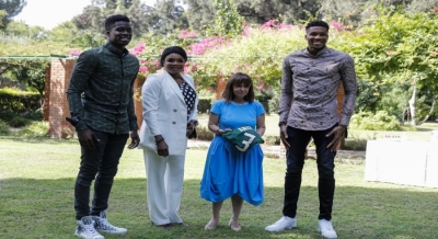 Αντετοκούνμπο σε ΠτΔ: «Συγγνώμη για την καθυστέρηση, έκανα baby sitting» (video)