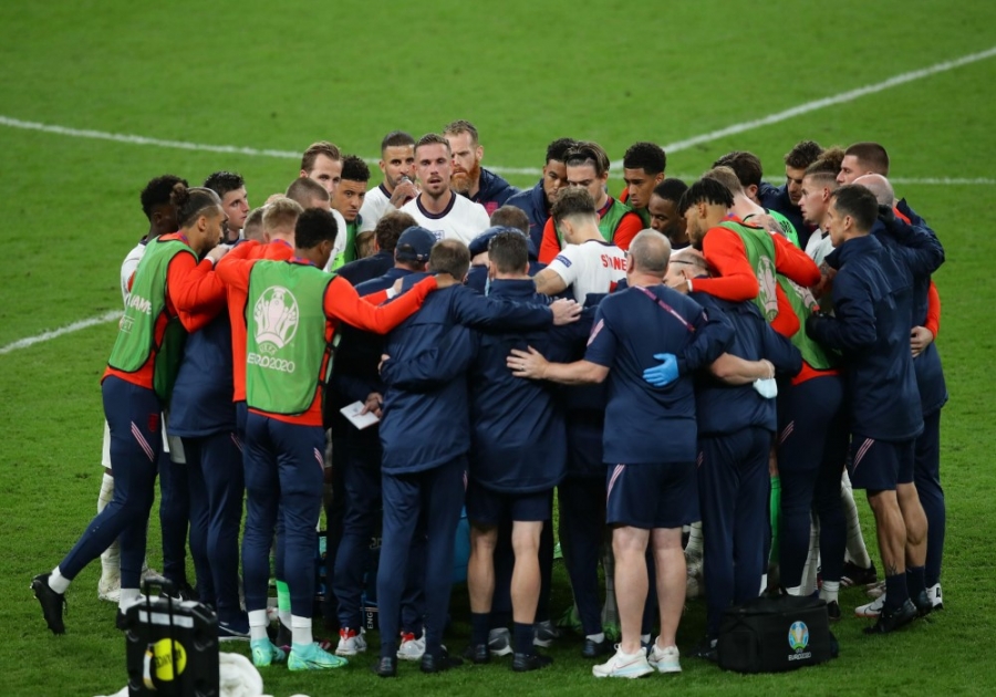 Η Αγγλική Ομοσπονδία στο πλευρό των διεθνών!