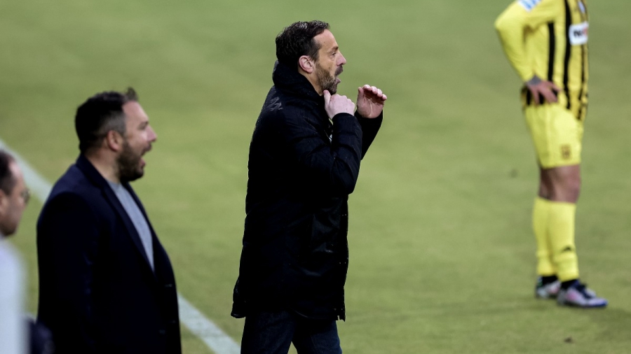 Μάντζιος: «Ήμασταν καλύτεροι και στα δύο παιχνίδια»