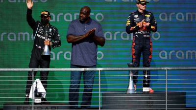 Formula 1, ΗΠΑ: Ο «Big Shaq» στο βάθρο του Όστιν, κάνοντας τον Χάμιλτον να μοιάζει με… νάνο! (video)