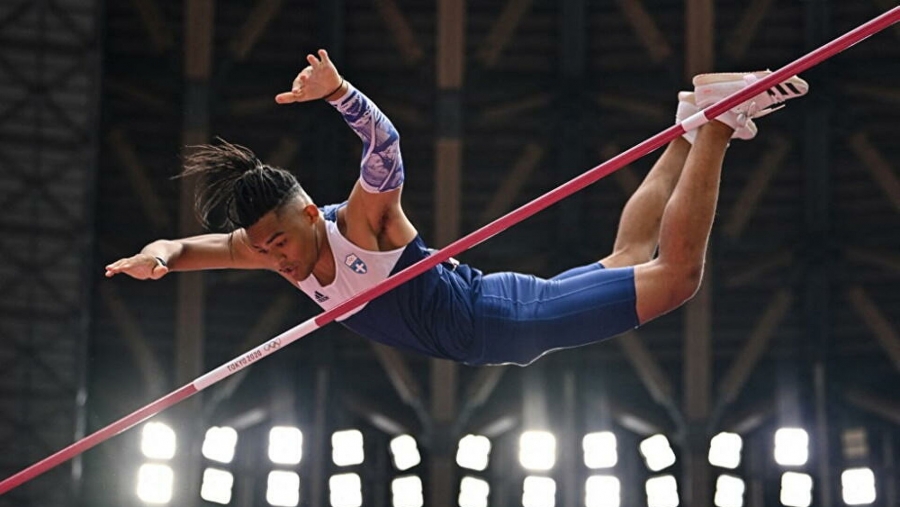 Άλμα επί κοντώ: Στον τελικό ο Καραλής, αποκλείστηκε ο Φιλιππίδης (video)