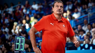 Αταμάν κατά FIBA: «Ασέβεια να παίζουμε στις 12»