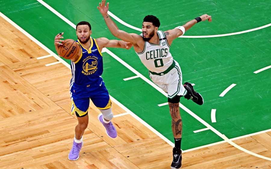 Οι Ουόριορς επέστρεψαν στο θρόνο τους - Πρωταθλητές για 4η φορά σε 8 χρόνια, αλώνοντας το «Garden» της Βοστώνης με 103-90 (video)