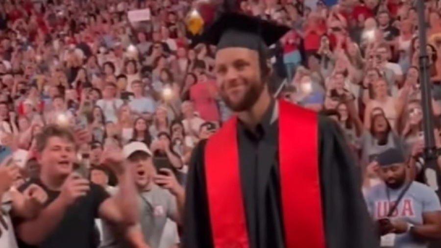 Η αποφοίτηση του Στεφ Κάρι στο Ντέιβιντσον και η απόλυτη αποθέωση! (video)