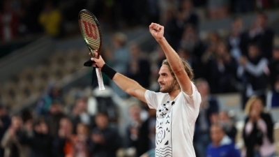 Στέφανος Τσιτσιπάς: Ο Κόλαρ του έβαλε δύσκολα, αλλά πήρε το «εισιτήριο» για τον 3ο γύρο του Roland Garros (video)