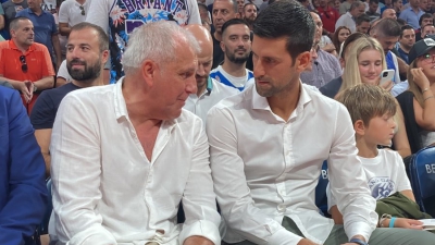 Ο Τζόκοβιτς στο πλάι του Ομπράντοβιτς: Παρακολουθούν μαζί το Σερβία-Ελλάδα!