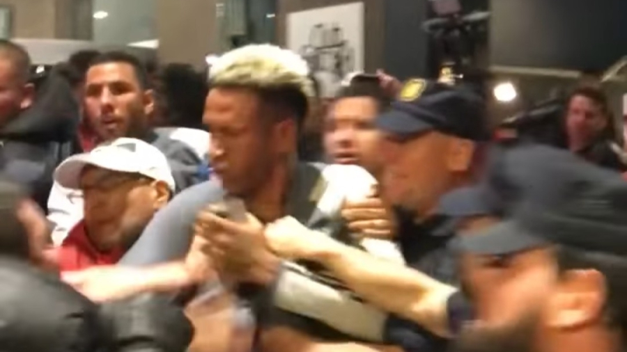 Εικόνες ντροπής στη Μαδρίτη: Ξύλο ανάμεσα σε παίκτες του Περού και αστυνομία (video)