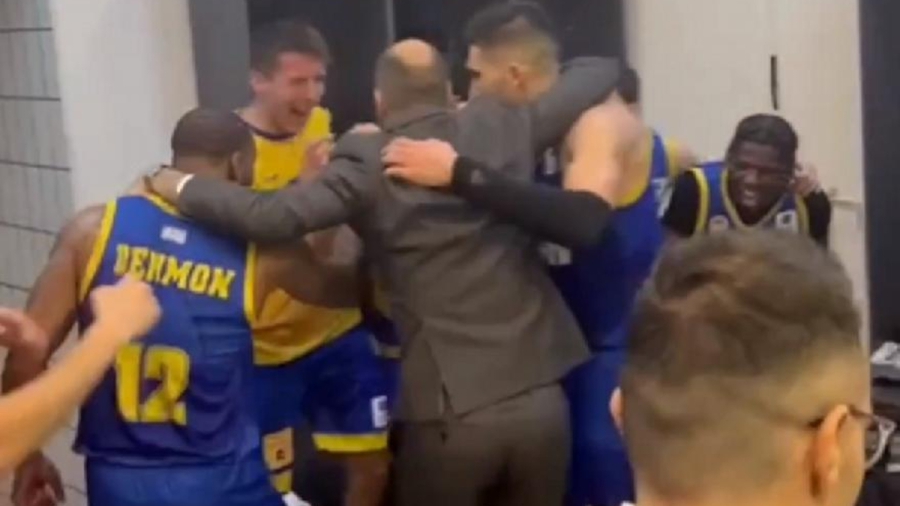 Απόλυτη αποθέωση για Σπανούλη από τους παίκτες του Περιστερίου (video)