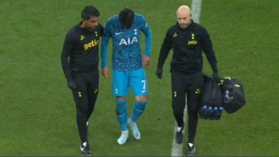 Ζαλίστηκε και αποχώρησε με τραυματισμό στο κεφάλι ο Σον! (video)