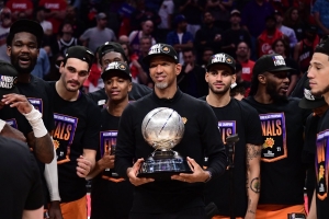 Πανικός στο αεροδρόμιο για την υποδοχή των Phoenix Suns (video)