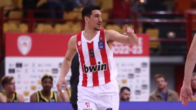 Λαρεντζάκης: «Μακάρι να παίξει ο Σλούκας με Φενέρ» (video)