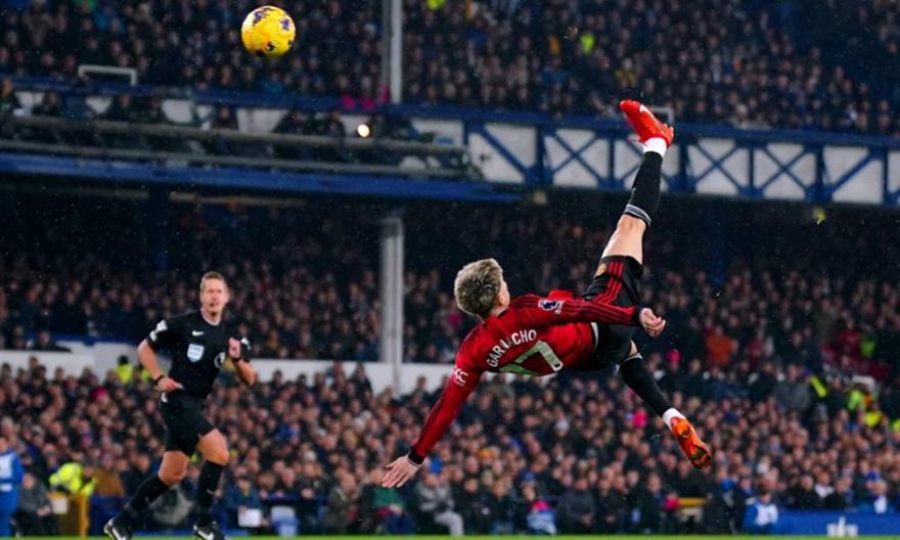 Το ομορφότερο φετινό γκολ της Premier League, ανήκει δικαιωματικά στο ανάποδο ψαλίδι του Γκαρνάτσο (video)