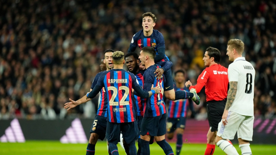 Ρεάλ Μαδρίτης - Μπαρτσελόνα 0-1: Το αυτογκόλ του Μιλιτάο έδωσε το προβάδισμα στους «αψεγάδιαστους» Καταλανούς (video)