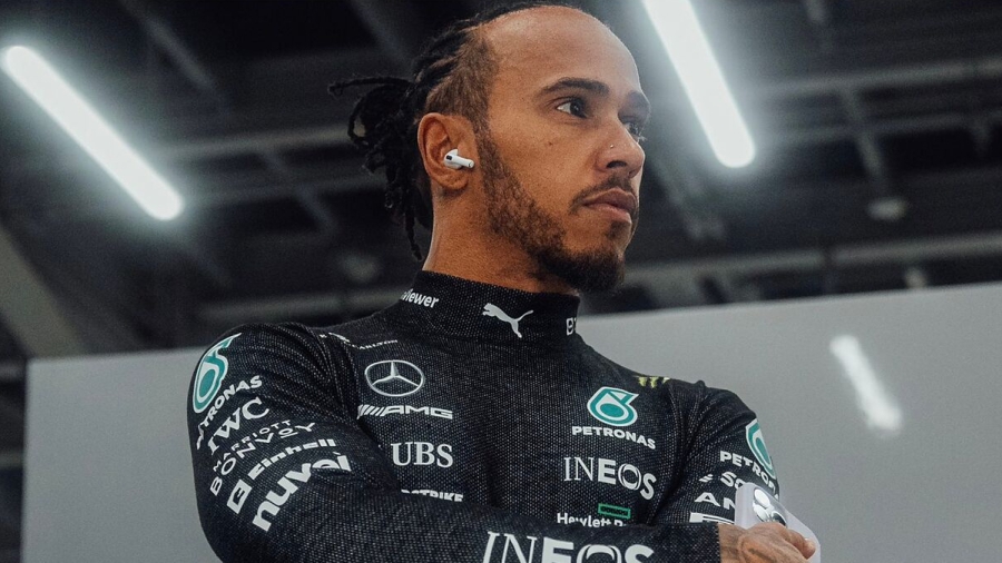 Χάμιλτον: «Στη Mercedes αισθάνομαι σαν στο σπίτι μου»