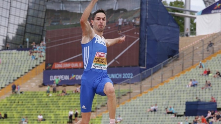 «Χαμός» στο ΣΕΦ στην παρουσίαση του Μίλτου Τεντόγλου! (video)