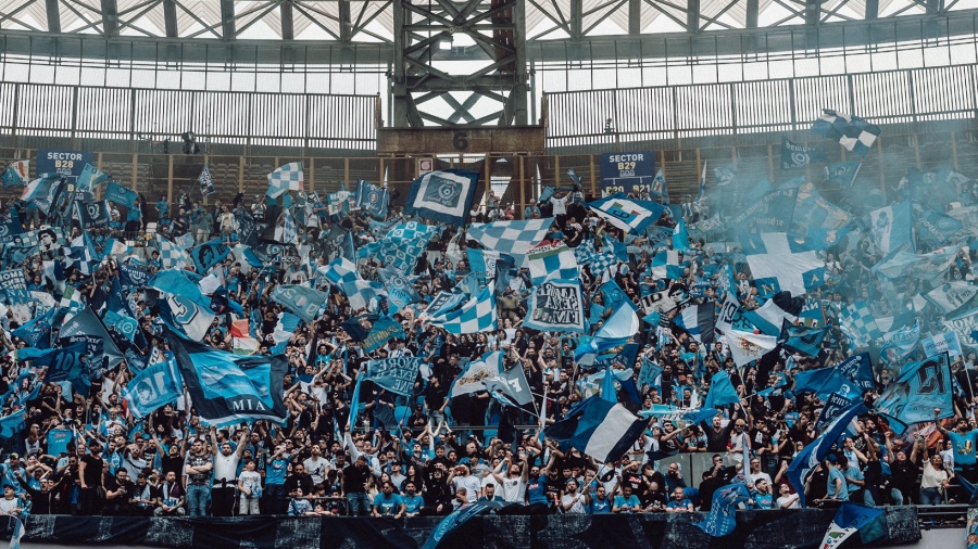 Νάπολι: Πανζουρλισμός στις κερκίδες του «Μαραντόνα» μετά την ήττα της Λάτσιο! (video)