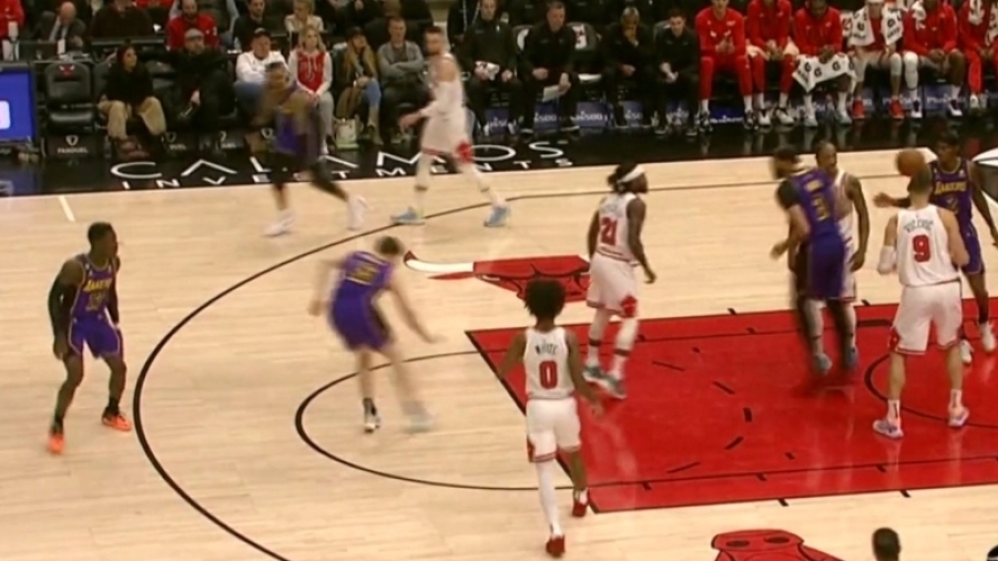 Επική «ρεβάνς» του Ριβς για χάρη του Λεμπρόν - Σκόραρε και έδειξε στον Μπέβερλι πως είναι… μικρός! (video)