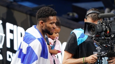 «Λύγισε» ο Γιάννης Αντετοκούνμπο: «Είναι το μεγαλύτερο επίτευγμα στη ζωή μου!» (video)