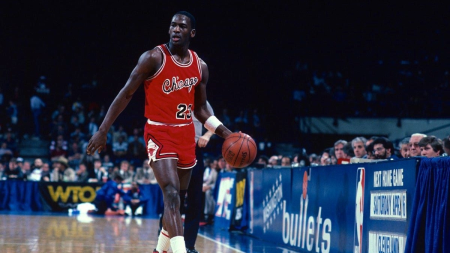 Μάικλ Τζόρνταν: Ο άνθρωπος που κατέκτησε το NBA από τη πρώτη μέρα! (video)