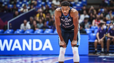 Ο Γιάννης Αντετοκούνμπο αποχώρησε με μικροενοχλήσεις από τον αγώνα με την Εσθονία (video)