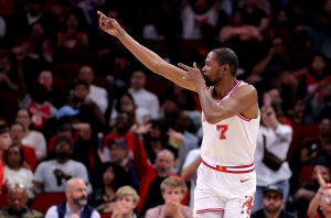 Τα χθεσινά αποτελέσματα στο NBA: «Ρουκέτα» στη Φιλαδέλφεια, «παγετός» διαφοράς στο Μαϊάμι, οι «ταύροι» κέρδισαν τους «μάγους»!