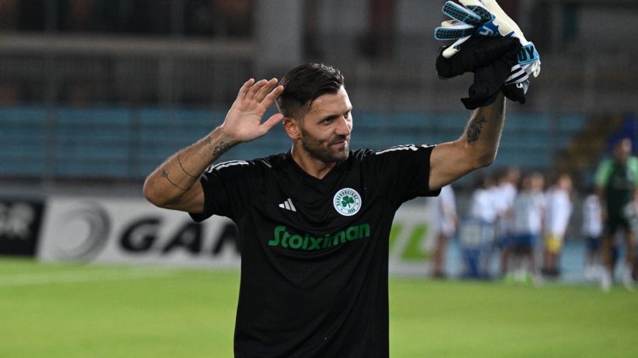 Τρομερό σκηνικό: Ο Λοντίγκιν έπαιζε κεφαλιές με μικρά παιδιά από την εξέδρα στη Λεωφόρο (video)